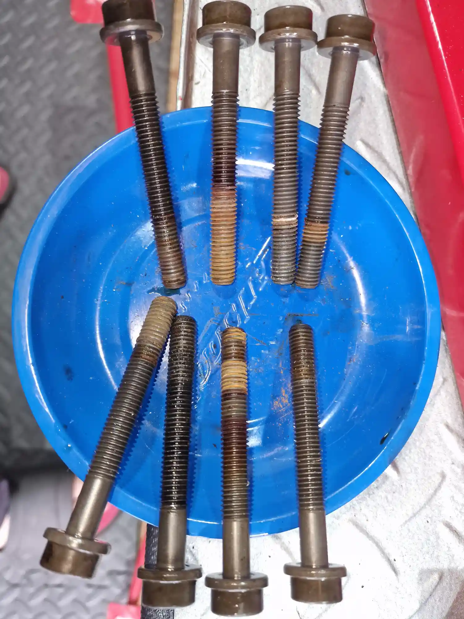 Triumph Speed Triple 955i - Removing the Head